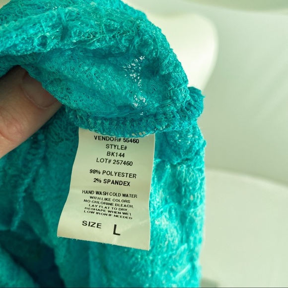 BKE turquoise and aqua semi sheer textured tank top L - Picture 7 of 11